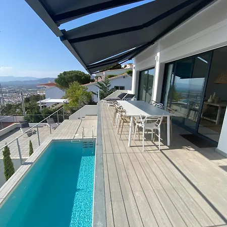 Maison Face A La Au-dessus De La Baie De Rosas